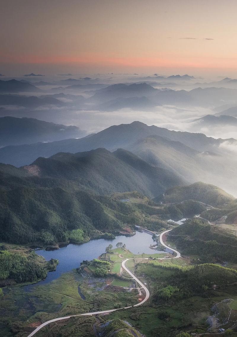 深空之眼流萤岚雾（探索星际迷雾）